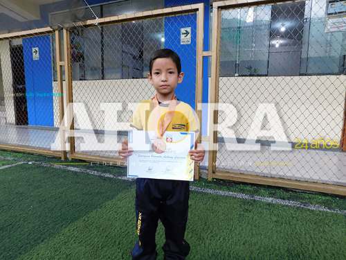 Niño gana medalla de bronce