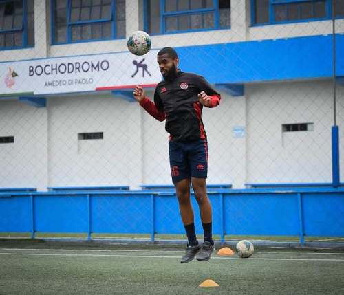 Defensa colombiano llega a Alianza Universidad