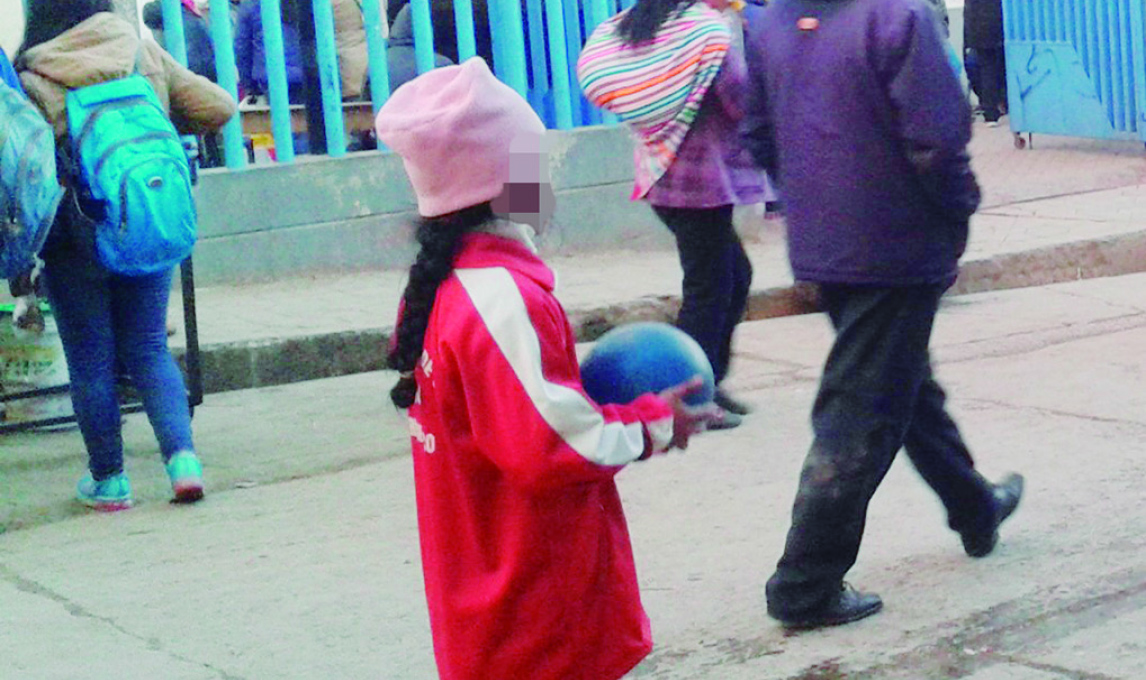 Acusan a docente de maltratar a escolar de ocho años