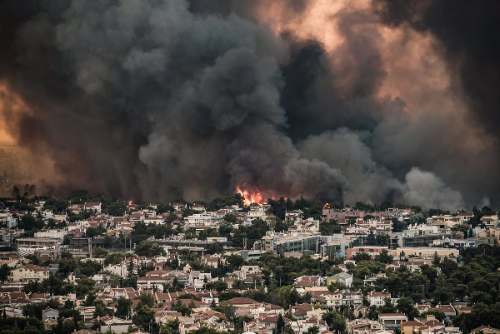 Grecia registra el primer muerto por graves incendios