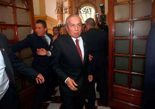 Chávarry, a una firma de ser suspendido del Colegio de Abogados