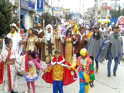 Pasqueños celebraron el Carnaval Cerreño con comparsas y cánticos