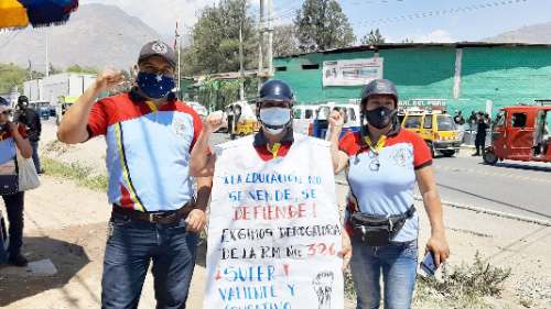 Cumplen paro de 24 horas contra privatización de la educación