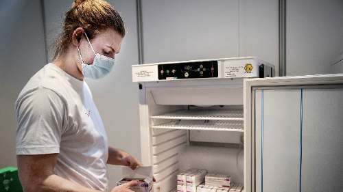 Muere un funcionario danés tras vacunarse con el fármaco anticovid de AstraZeneca
