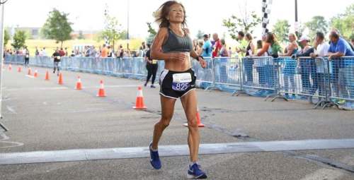Septuagenaria bate récord mundial de media maratón 70 años