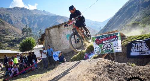 ¡Ciclismo extremo en Huánuco!