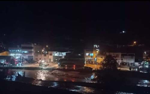 Huaico bloquea la Carretera Central