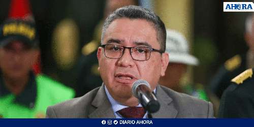 Ministro Santiváñez reafirma su posición y cuestiona investigación en su contra