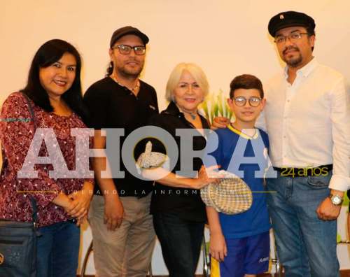 Cineasta peruano Juan Carlos Oganes producirá película basada en libro “Carta Roja”