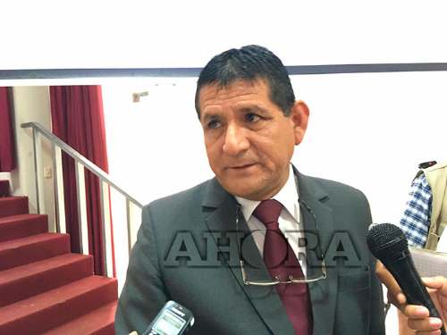 Alva se despidió con rechazo a la censura y pago de deuda social