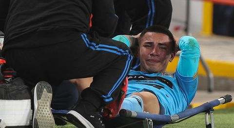 Jean Deza se fue llorando por fuerte lesión en Binacional-LDU