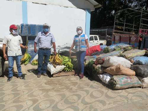 Agricultores donan toneladas de productos a Gorehco por falta de venta