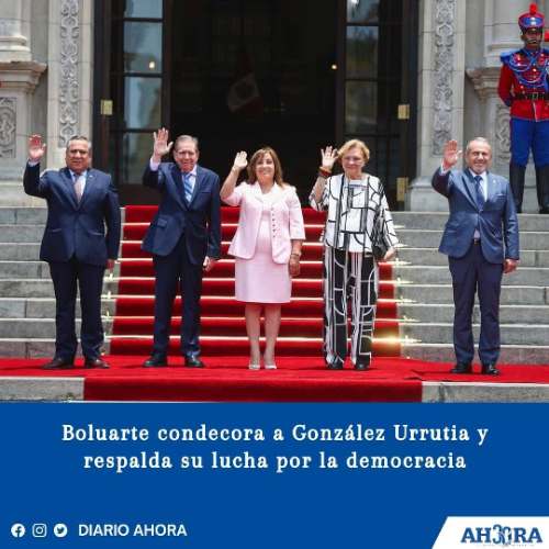 Boluarte condecora a González Urrutia y respalda su lucha por la democracia