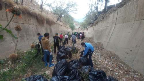 Más de cinco toneladas de desmonte son retiradas del huaico Las Moras