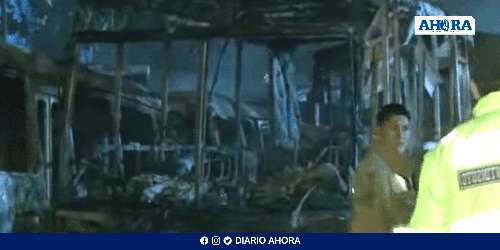 Incendio devastador en Independencia: 25 buses quemados y transportistas en la ruina