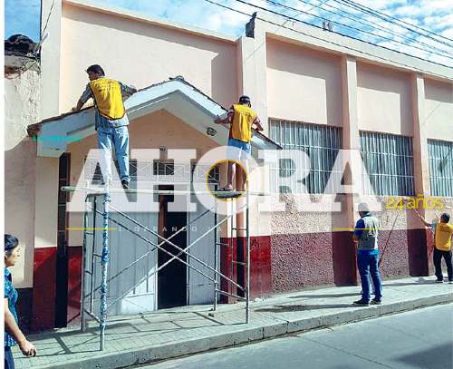 Sentenciados pintan asilo de ancianos de Huánuco