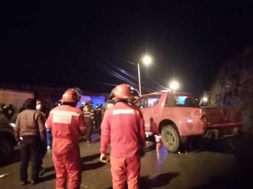 Al menos 15 heridos tras violento choque de una camioneta y combi