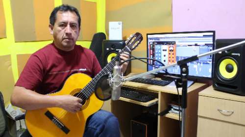 Luis Puyen presenta “Ensambles y solos de Guitarra Tradicional Huanuqueña”