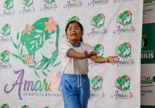 Amarilis premió a ganadores de concurso poético