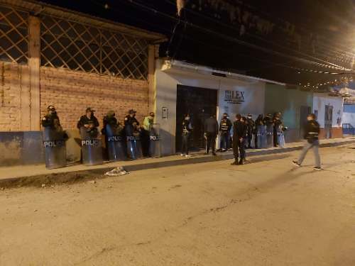 Allanan ocho inmuebles de presuntos integrantes de la banda de usurpadores