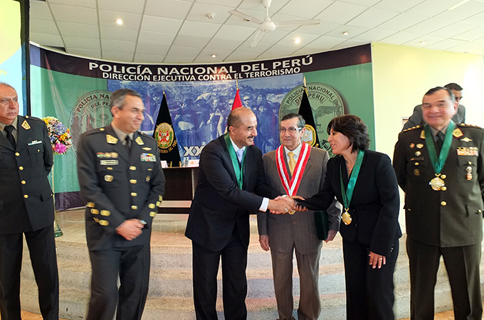 Dirección contra el terrorismo condecora a fiscal provincial de Huánuco