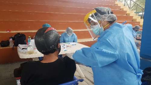 Extranjeros en Huánuco también son inmunizados contra la COVID-19