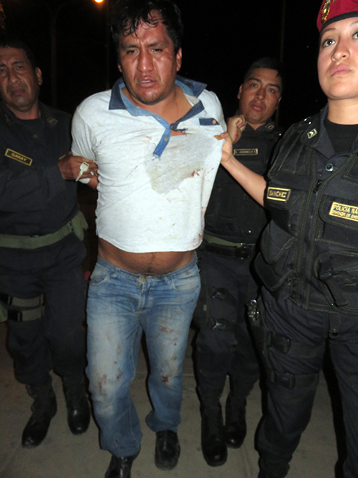 Sujeto golpea a policía para evitar su intervención