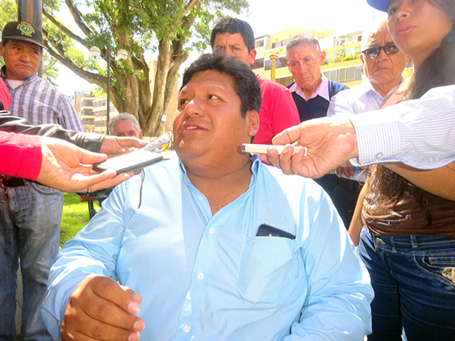 Robinson Aguirre plantó a vecinos  y no se presentó a cabildo abierto