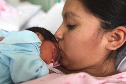 Más de 8.6 millones de peruanas son conmemoradas hoy día de la Madre