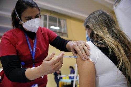 Personas vacunadas contra la COVID-19 sí pueden donar sangre