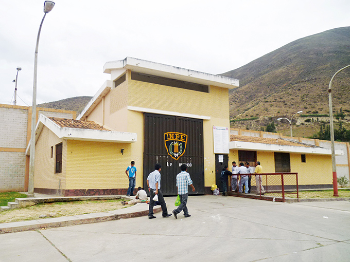 Trabajadora judicial intentaba ingresar chips al penal