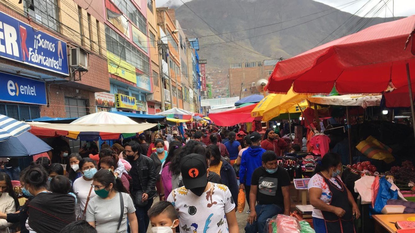 Huanuqueños colman inmediaciones del Mercado Modelo