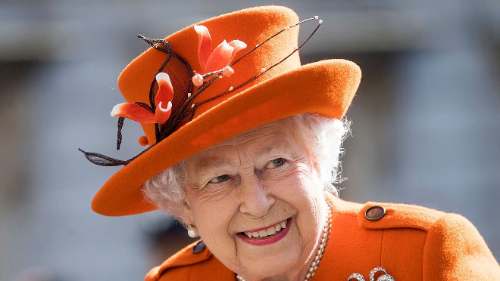 "Una solo es tan vieja como se sienta" expreso La reina Isabel II al rechazar el galardon “Anciana del año”
