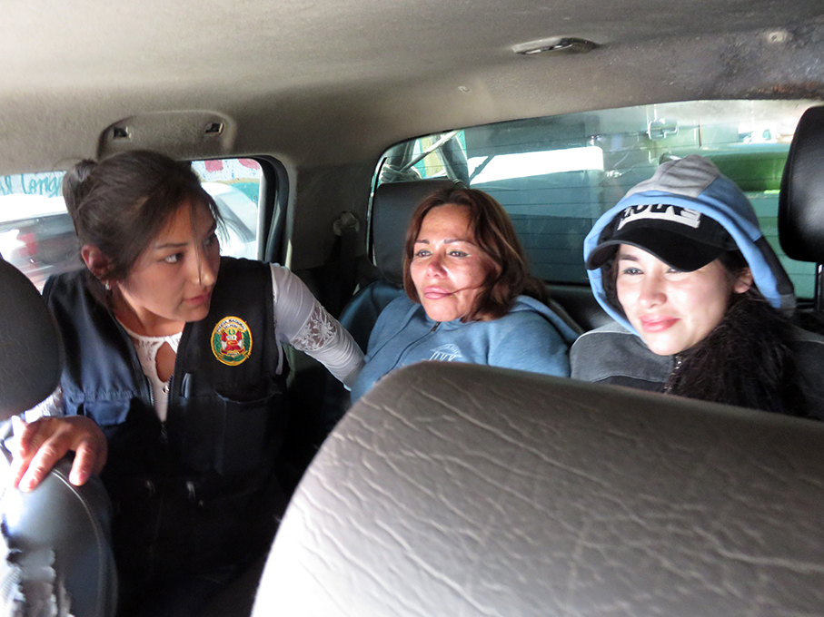 Policía interviene a falsos cirujanos que realizaban implantes de mama y nalgas