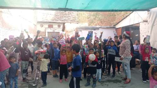 Más de 500 niños reciben regalos por parte de empresa de transporte
