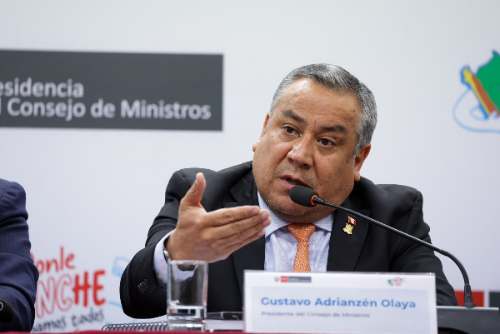 Gustavo Adrianzén no descarta renunciar ante mociones de censura y reconoce presión política