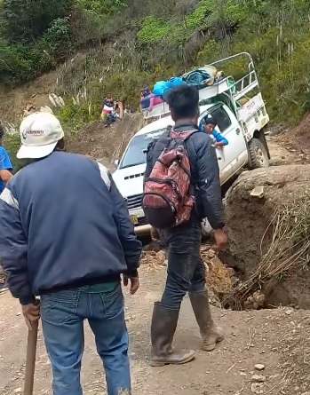 Carretera en Cholón al borde del colapso: Transportistas arriesgan la vida ante vía destruida por lluvias y derrumbes