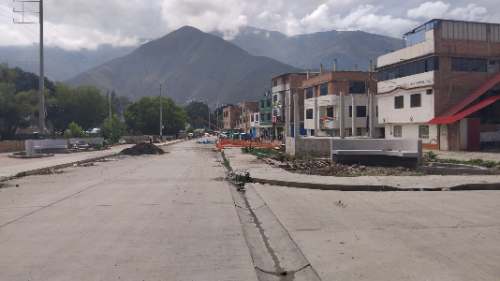 Vecinos alertan riesgo por tránsito pesado en malecón Higueras a días de su entrega