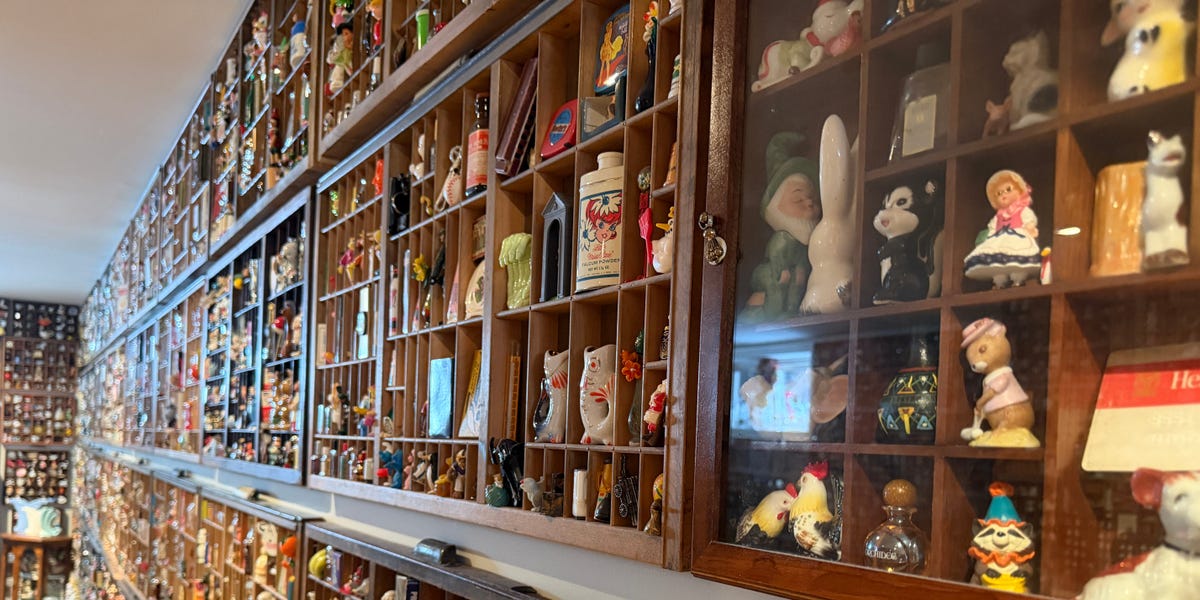 50 años de colección: Miniaturas invaden el sótano de mamá