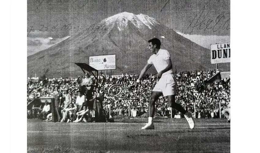 Alejandro Olmedo, del club arequipeño a la cima del tenis mundial
