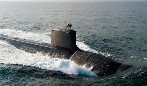 EE.UU. confirma hundimiento de buque de guerra iraní en el océano Índico tras ataque con torpedo