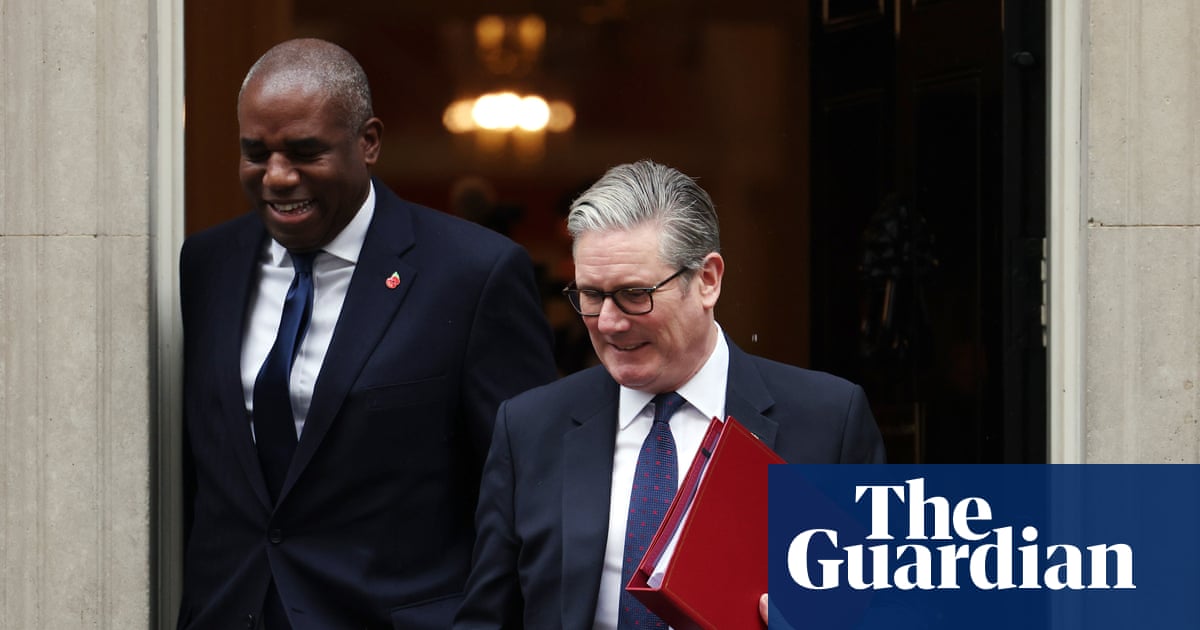 Keir Starmer: Abogados exigen mantener juicios con jurado