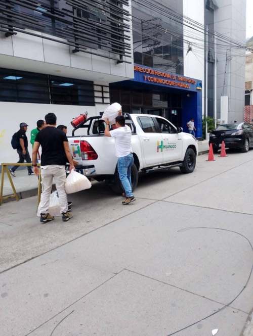 Compra de alimentos en negocio de su hijo fue con su dinero tras incumplimiento de contratista, según gobernador