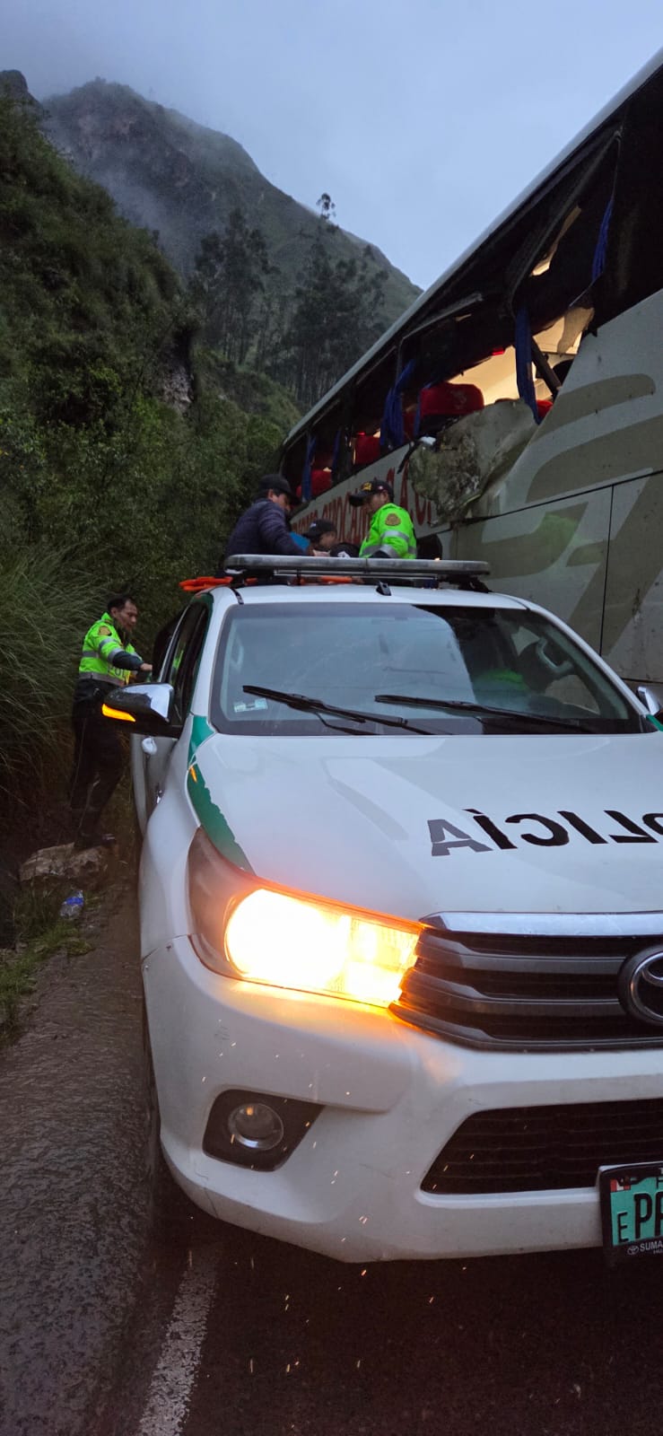 Tragedia en la Carretera Central: Caída de rocas deja tres muertos y más de quince heridos en Huariaca