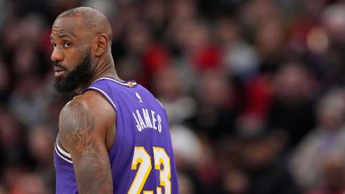 LeBron calienta pero no juega por tercera vez seguida