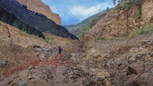 Derrumbe bloquea carretera Huacrachuco–Uchiza y restringe paso vehicular por horas