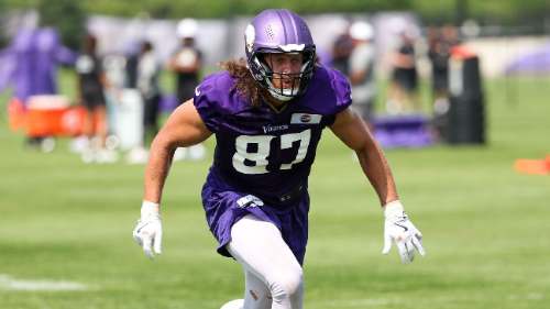 Vikings renuevan a Hockenson y liberan 5 millones de dólares