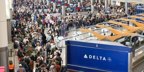Caos en aeropuertos: Atlanta y Houston alertan 4 horas de cola
