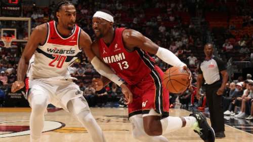 Adebayo anota 83 y se suma a la liga de Wilt y Kobe
