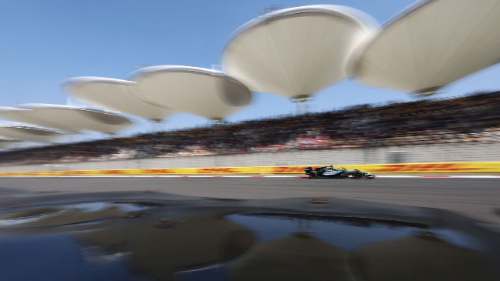 Russell lidera entrenamientos en China con doblete Mercedes